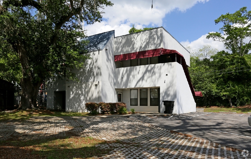 a photo of the property at 2199 N Monroe St., Tallahassee, FL 32303